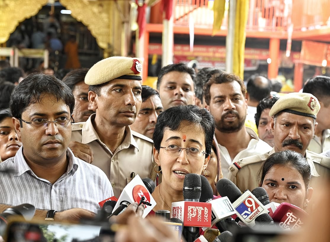 दिल्ली की मुख्यमंत्री आतिशी ने कनॉट प्लेस में हनुमान मंदिर में की पूजा, देखें तस्वीरें