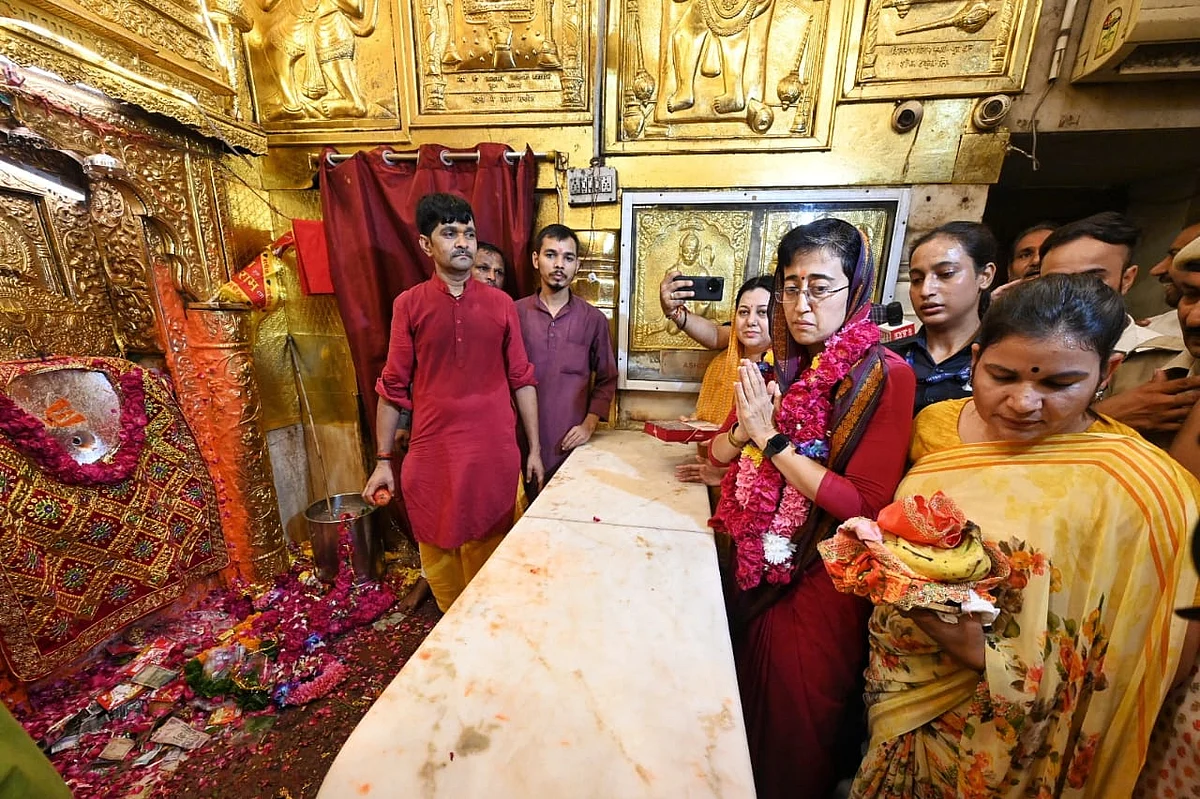 दिल्ली की मुख्यमंत्री आतिशी ने कनॉट प्लेस में हनुमान मंदिर में की पूजा, देखें तस्वीरें
