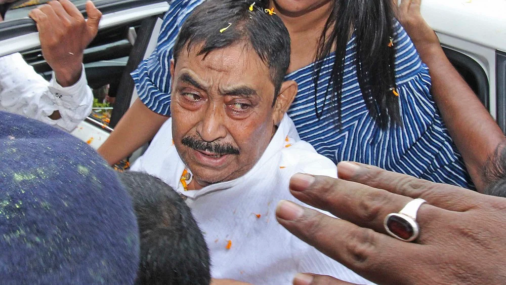 तिहाड़ से घर लौटे TMC नेता अनुब्रत मंडल का भव्य स्वागत, ममता बनर्जी के प्रति अपना अटूट समर्थन जताया