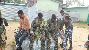 छत्तीसगढ़ के बीजापुर में IED धमाका, CRPF के 5 जवान घायल