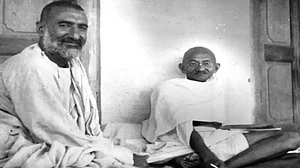 भारत डोगरा का लेख: विश्व शांति की बढ़ती चिंताओं के बीच याद आते हैं अहिंसक संघर्ष के अमर सेनानी बादशाह खान