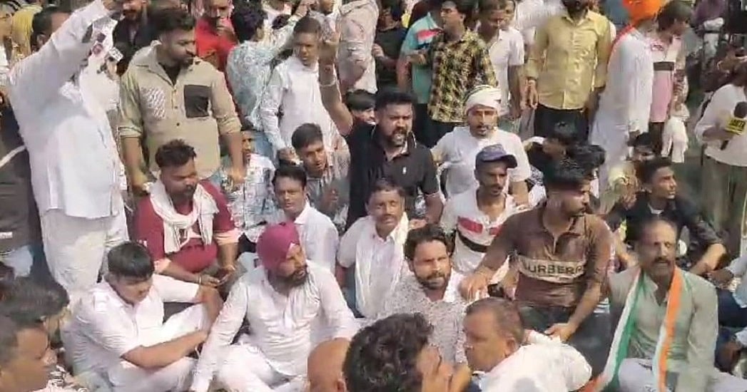 हरियाणा चुनावः करनाल में कांग्रेस प्रत्याशी के समर्थकों का हंगामा, प्रशासन पर मनमानी का लगाया आरोप