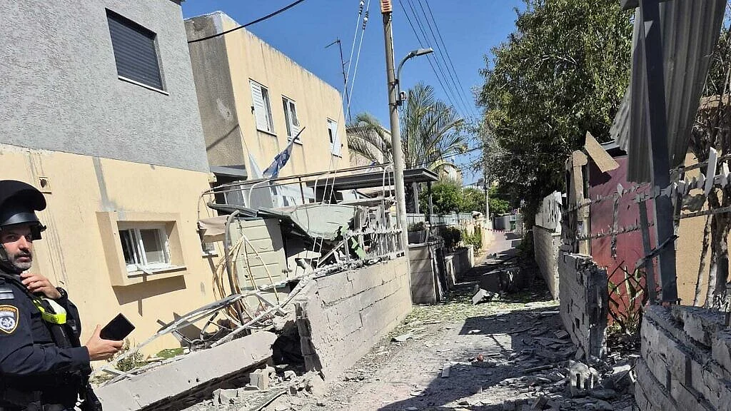 हिजबुल्लाह ने इजरायल पर दागे 100 से ज्यादा रॉकेट 