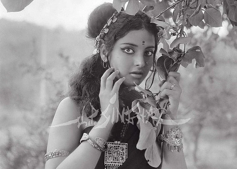 जन्मदिन विशेष: बहुरंगी, बिंदास, बोल्ड और बेहतरीन अभिनेत्री रेखा, जिनका तन्हाइयों से हमेशा रहा वास्ता