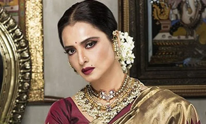 जन्मदिन विशेष: बहुरंगी, बिंदास, बोल्ड और बेहतरीन अभिनेत्री रेखा, जिनका तन्हाइयों से हमेशा रहा वास्ता