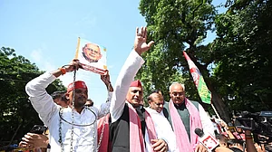 BJP नेताओं का हाथ देखने पर विनाशकारी रेखाएं मिलेंगी, इनसे लोकतंत्र की उम्मीद नहीं कर सकतेः अखिलेश यादव