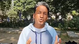 लद्दाख भवन के बाहर कई लोगों को हिरासत में लिया जाना लोकतंत्र पर धब्बाः सोनम वांगचुक