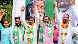 झारखंड में हेमंत सोरेन की वापसी तय, बीजेपी पिछले प्रदर्शन को दोहराने में भी नाकाम!