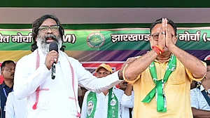 हेमंत सोरेन ने कहा कि चुनाव के दौरान ईवीएम में गड़बड़ी हो सकती है।