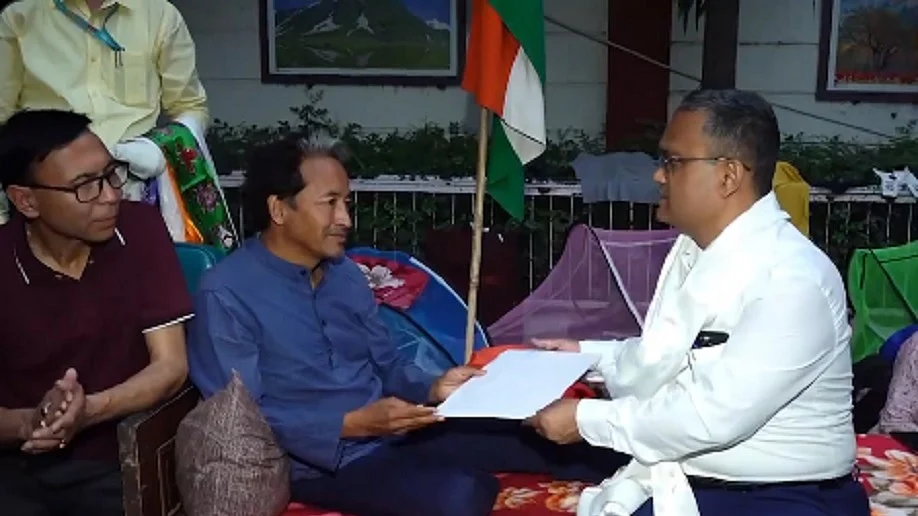 सोनम वांगचुक के अनशन के आगे झूकी सरकार, 3 दिसंबर से लद्दाख के समूहों के साथ वार्ता का दिया आश्वासन