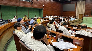 जेपीसी की बैठक में जोरदार हंगामा, विपक्षी दलों ने किया वॉकआउट, वैधता पर उठाया सवाल