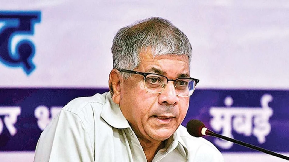 वंचित बहुजन अघाडी प्रमुख प्रकाश अंबेडकर ICU में भर्ती, सीने में दर्द की शिकायत