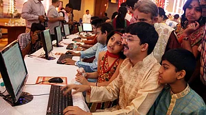 शेयर बाजार: मुहूर्त ट्रेडिंग सत्र में सेंसेक्स 335 अंक उछला, ऑटो, पावर और रियल्टी शेयरों में हुई खरीदारी