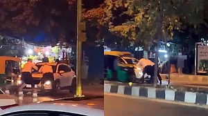 दिल्ली: ट्रैफिक पुलिसकर्मियों ने की कार को रोकने की कोशिश, चालक ने 100 मीटर तक बोनट पर लटकाकर घसीटा