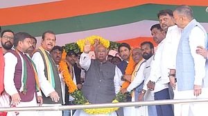 खड़गे ने पीएम मोदी और सीएम योगी पर साधा निशाना