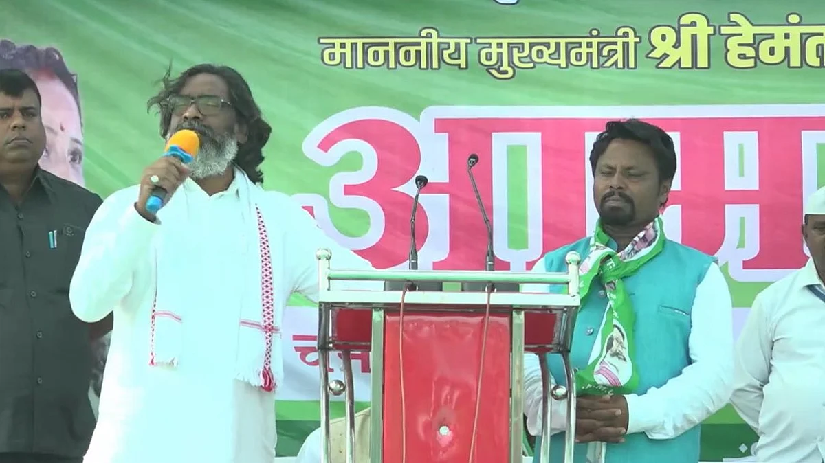 चुनाव प्रचार करते झारखंड के मुख्यमंत्री हेमंत सोरेन