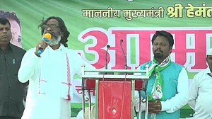 चुनाव प्रचार करते झारखंड के मुख्यमंत्री हेमंत सोरेन