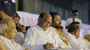 शरद पवार ने महायुति पर निशाना साधा