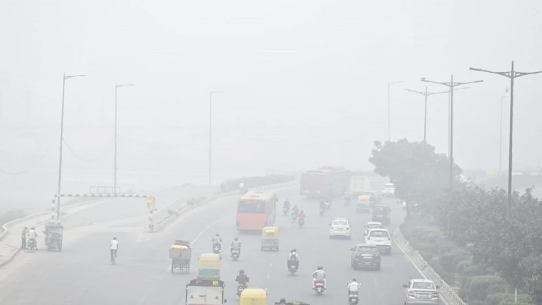 दिल्ली-NCR में प्रदूषण का कहर, कल से GRAP का चरण-3 लागू, जानें किन चीजों पर रहेगा प्रतिबंध (फोटोः विपिन)