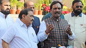 महाराष्ट्रः BJP के बाद शिंदे की शिवसेना की खुली पोल, उद्धव की पार्टी ने वोटर आईडी के लिए पैसे की पेशकश का लगाया आरोप