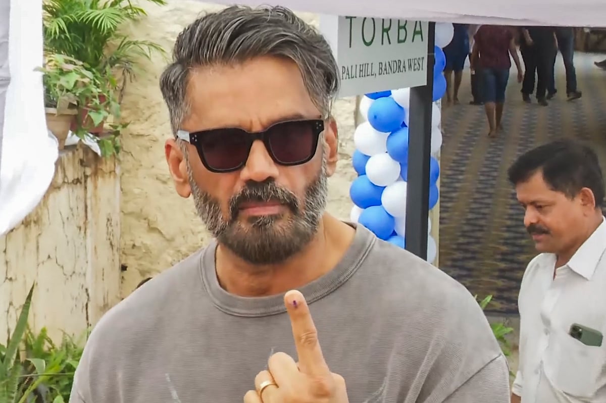 महाराष्ट्र चुनाव: अभिनेता अक्षय कुमार और राजकुमार राव समेत कई सितारों ने डाला वोट, देखें तस्वीरें