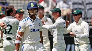 IND vs AUS, 1st Day: ऑस्ट्रेलियाई गेंदबाजों का कहर,150 रन पर भारतीय शेर हुए ढेर, हेजलवुड ने लिए 4 विकेट