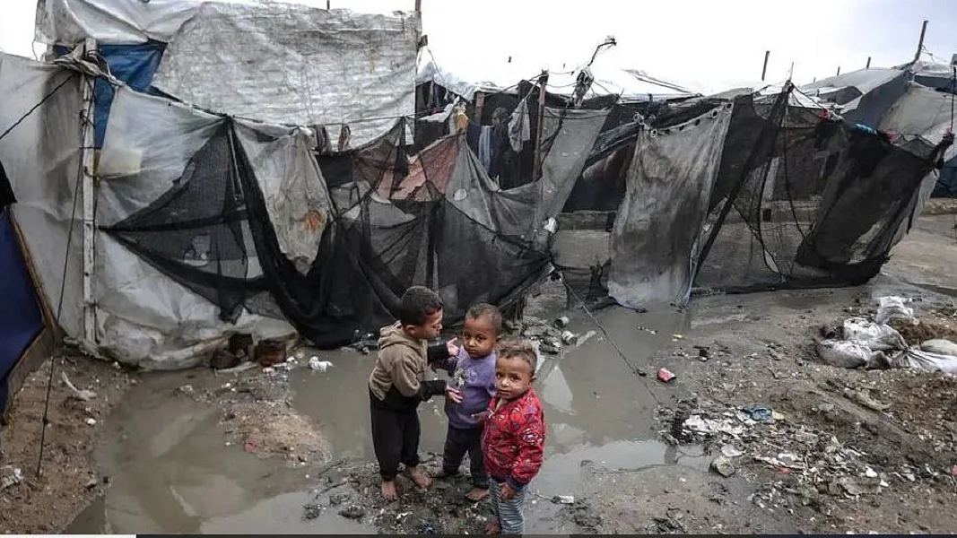 गाजा में जंग के बीच बाढ़ का खतरा, बढ़ेंगी मुश्किलें