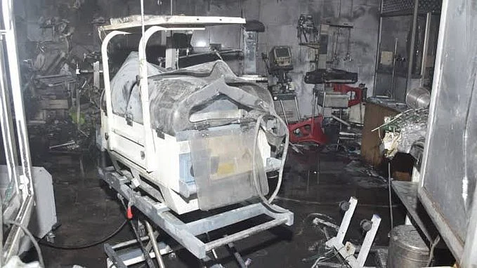 झांसी मेडिकल कॉलेज अग्निकांड में प्राचार्य हटाए गए, तीन कर्मचारी निलंबित