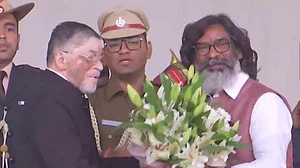 झारखंड की कमान एक बार फिर हेमंत सोरेन के हाथ, इंडिया गठबंधन के नेताओं की मौजूदगी में ली सीएम पद की शपथ