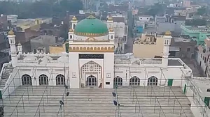 संभल: कोर्ट कमिश्नर ने शाही जामा मस्जिद के सर्वे की रिपोर्ट अदालत में पेश की, सर्वेक्षण के दौरान भड़की थी हिंसा