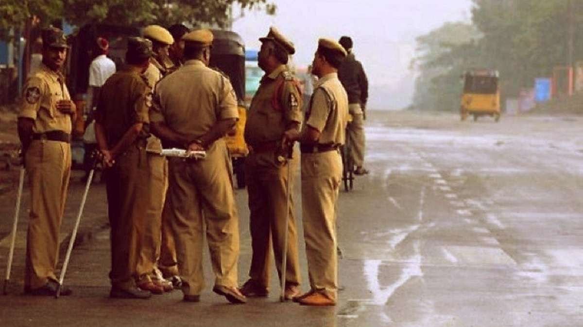 यूपी के गाजीपुर में IPS अधिकारी समेत 18 पुलिसकर्मियों के खिलाफ FIR, हेड कांस्टेबल के अपहरण का मामला