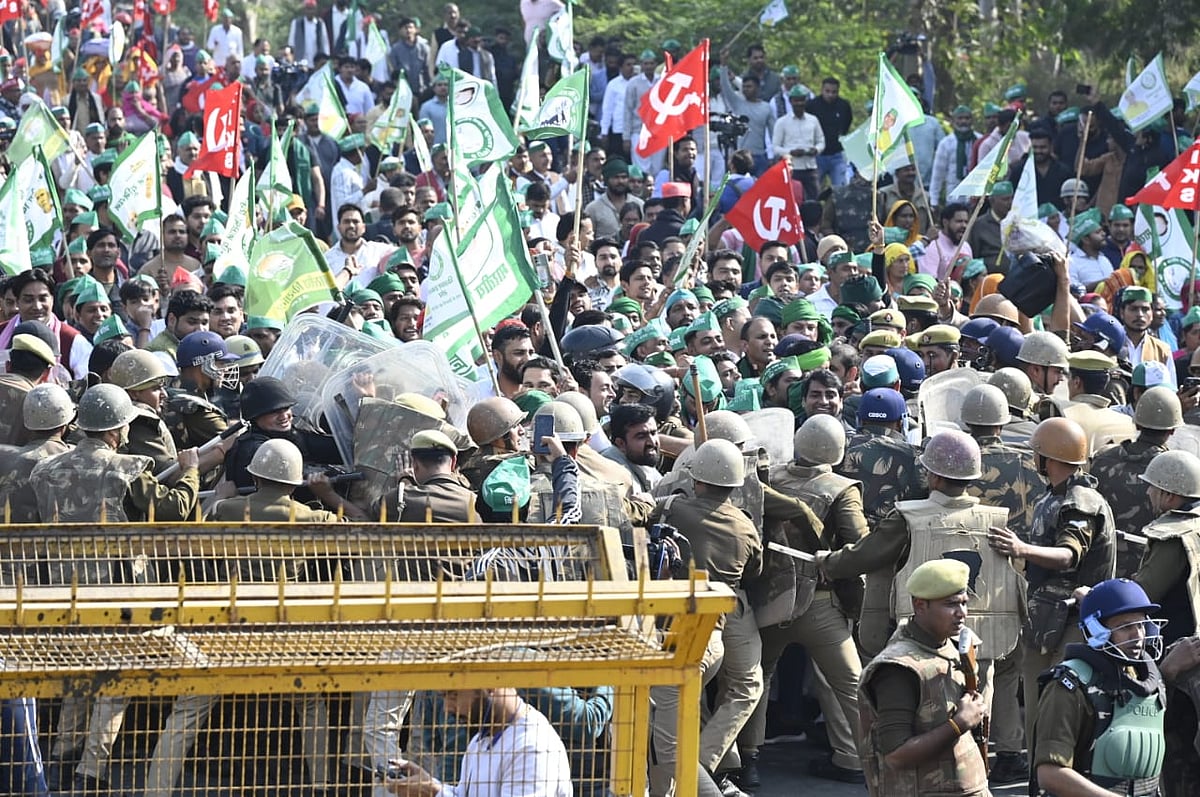 दिल्ली बॉर्डर पर भारी सुरक्षाबल को तैनात किया गया है।