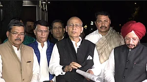 महाराष्ट्र चुनावः निर्वाचन आयोग पहुंचा कांग्रेस का प्रतिनिधिमंडल, मतदान प्रतिशत समेत 4 मुद्दों पर मांगा ठोस जवाब