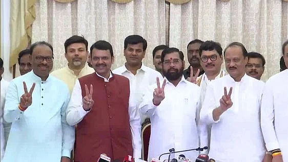 फडणवीस ने शिंदे-पवार के साथ सरकार बनाने का दावा किया पेश