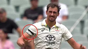 IND vs AUS: एडिलेड में काली पट्टी बांधकर उतरी ऑस्ट्रेलिया टीम, जानें क्या है वजह