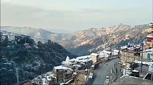 पहाड़ों पर बर्फबारी, दिल्ली-एनसीआर में बारिश, बढ़ेगी ठंड, पारे में गिरावट को लेकर IMD का अलर्ट जारी