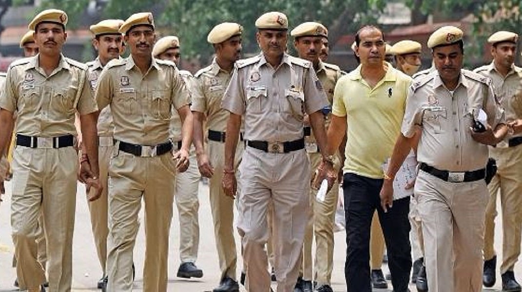 दिल्ली पुलिस में बड़ा फेरबदल, ऐन चुनाव से पहले कई अधिकारी इधर से उधर