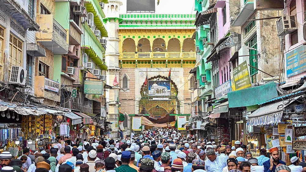 आंबेडकर के पड़पोते ने उपासना स्थल अधिनियम के उल्लंघन पर जताई चिंता, संविधान का अपमान करार दिया