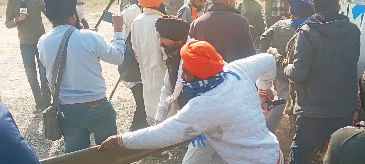 देश की संसद में संविधान के पथ पर चलने की कसमें खा रही मोदी सरकार ने शंभू बार्डर को बनाया जंग का मैदान!