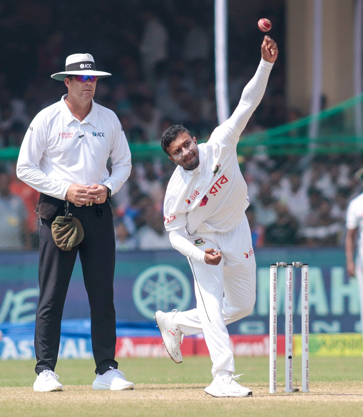 शाकिब अल हसन को लगा एक और तगड़ा झटका, घरेलू और सभी अंतर्राष्‍ट्रीय मैचों में गेंदबाजी करने से हुए निलंबित 