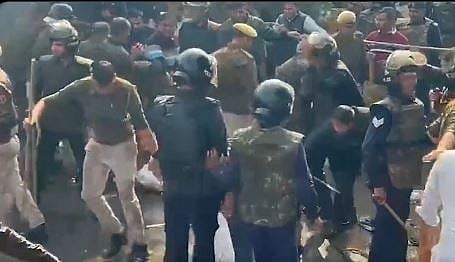 जयपुर में यूथ कांग्रेस ने सीएम आवास का किया घेराव, पुलिस ने कार्यकर्ताओं पर किया लाठीचार्ज