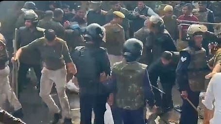 जयपुर में यूथ कांग्रेस ने सीएम आवास का किया घेराव