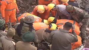 मोहाली इमारत हादसा: एक और शव मिला, अब तक दो लोगों की मौत, कई दबे, मकान मालिक के खिलाफ FIR दर्ज