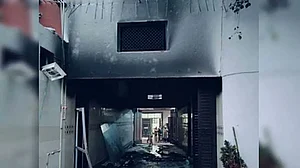 दिल्ली के बुराड़ी में बड़ा हादसा, फैक्टरी में विस्फोट, 5 लोग घायल, कई की हालत गंभीर