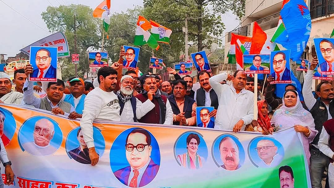 उत्तर प्रदेश में अमित शाह के खिलाफ विरोध प्रदर्शन करते कांग्रेस कार्यकर्ता (फोटो - @INCIndia