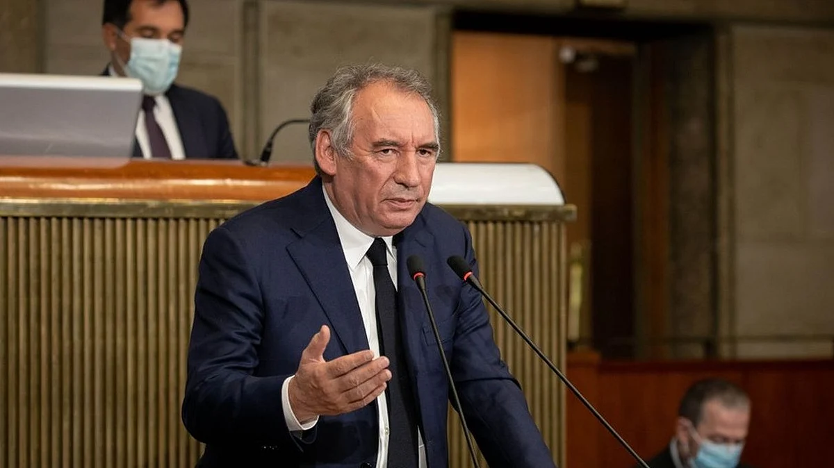 फ्रांस में नई सरकार का गठन, प्रधानमंत्री बायरू की कैबिनेट में दो पूर्व पीएम भी शामिल