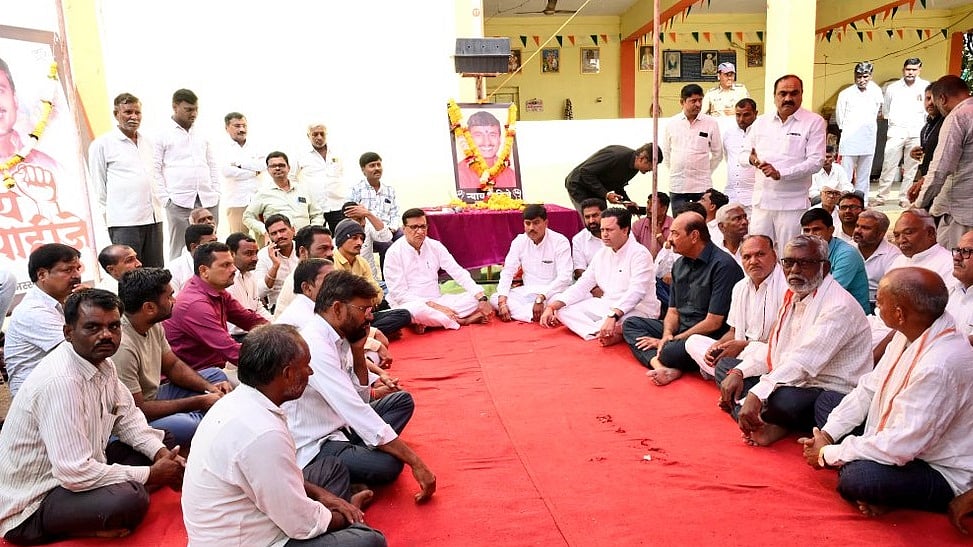 बीड में मारे गए सरपंच के परिवार से मिले बालासाहेब थोराट, बोले- अराजकता को मंजूरी नहीं दी जा सकती 