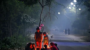दिल्ली-NCR में बारिश का येलो अलर्ट, 2 दिन तेज बारिश और हवा चलने की संभावना, घने कोहरे से होगा सामना