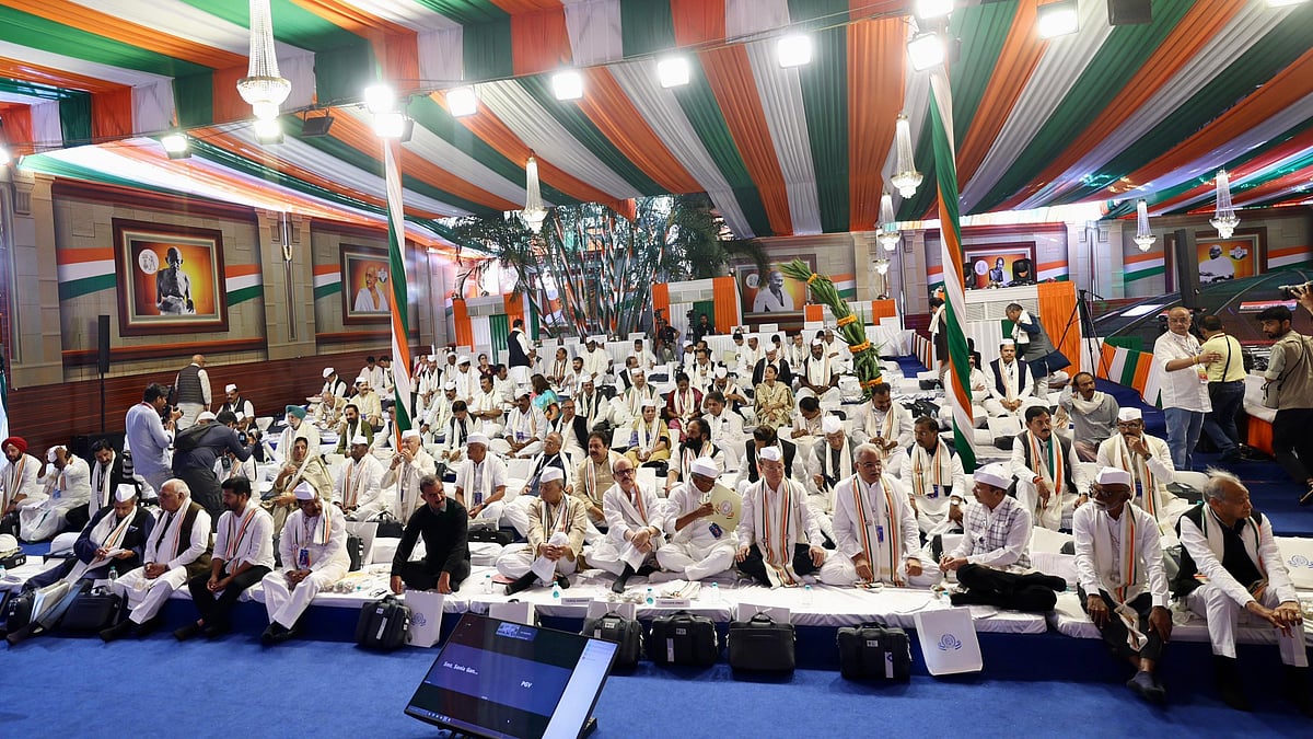 कांग्रेस की 'नव सत्याग्रह' बैठक में संविधान को कमजोर किए जाने पर चिंता, आर्थिक-सामाजिक स्थिति पर केंद्र की आलोचना