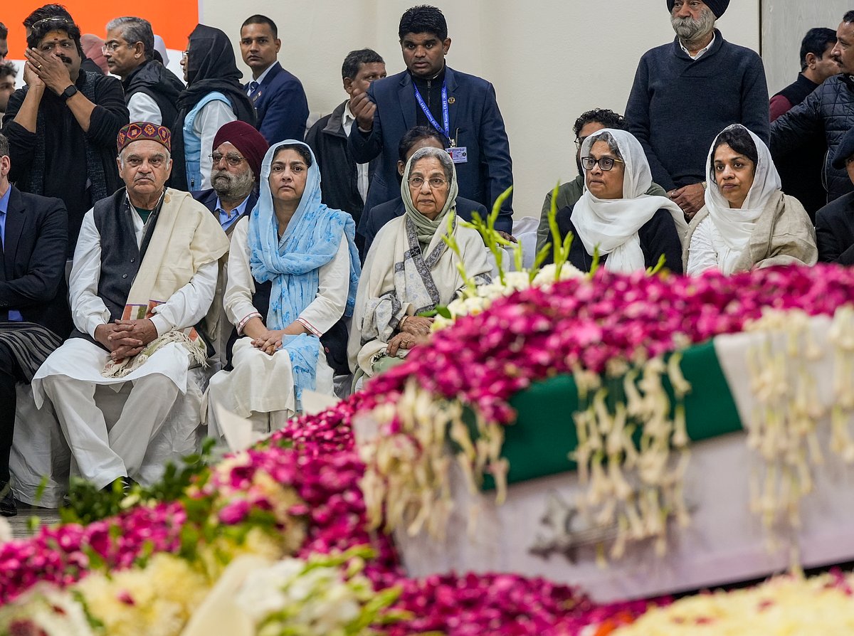 सोनिया गांधी, खड़गे, राहुल गांधी समेत कई नेताओं ने मनमोहन सिंह को AICC में दी श्रद्धांजलि, देखें तस्वीर